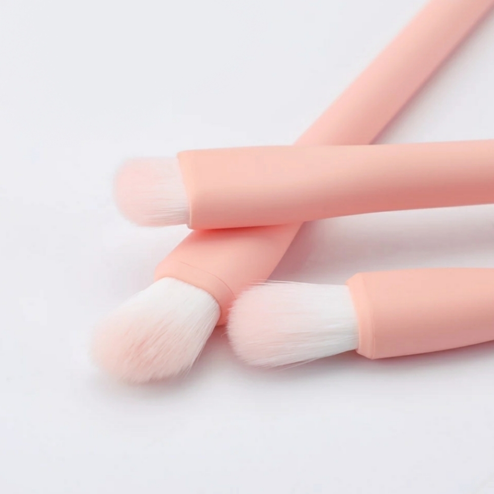 ROSÉ Glow 8-Piece Vegan Makeup Brush Set - Picture 6 of 7